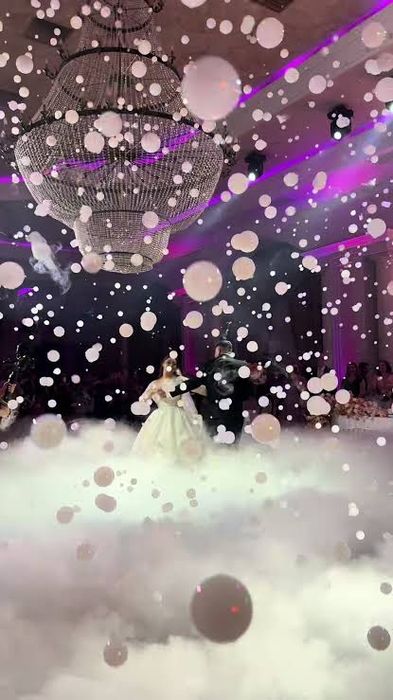 Masina baloane cu fum dansul mirilor *Fum greu *schela de lumini *dj * glob disco *artificii