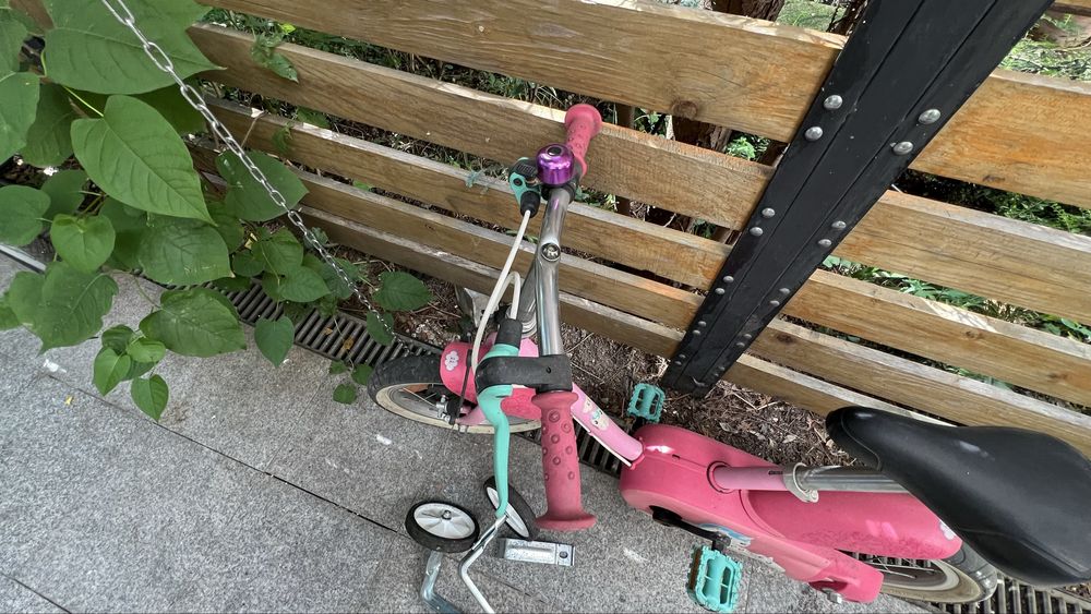 Bicicleta fetite, cu roti ajutatoare