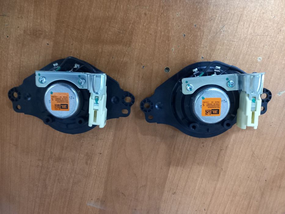 Динамики  Toyota JBL