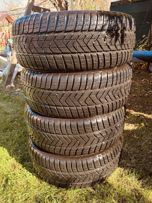 Продавам 4 зимни гуми 225/45/18 Pirelli Soto Zero 3 размер 225/45/18