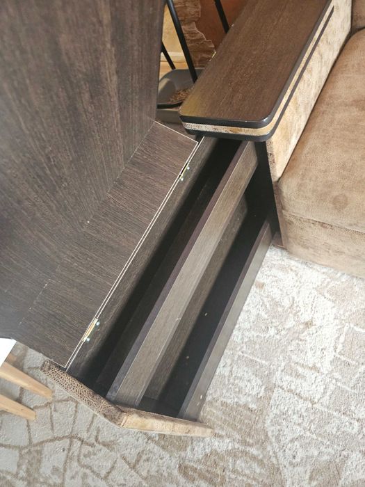 Угловой диван с баром и столом