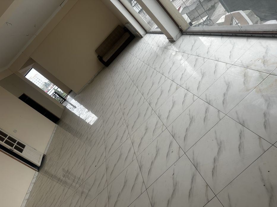 Аренда под офис. Moshina bozor yonida Ofis ijaraga beriladi,