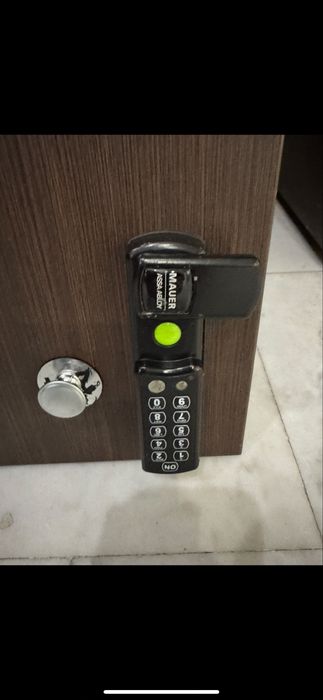 Дървени шкафове за дрехи