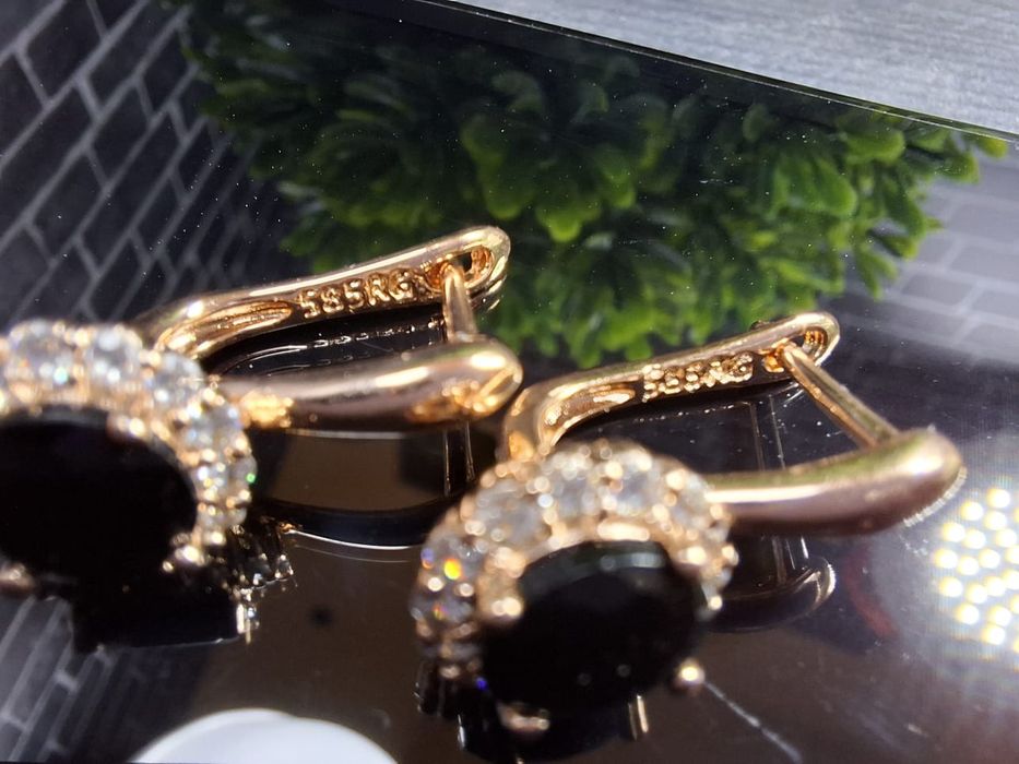 Круглые позолоченные 585RG серьги с черным церконием для женщин