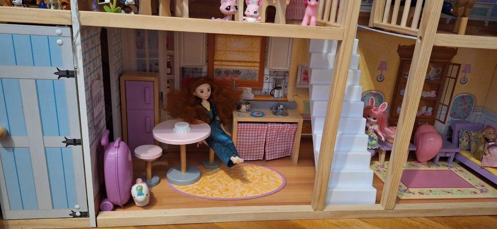 Детска дървена къща за кукли