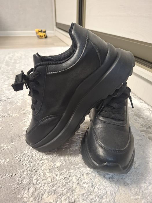 Женские кросовки 38 размер