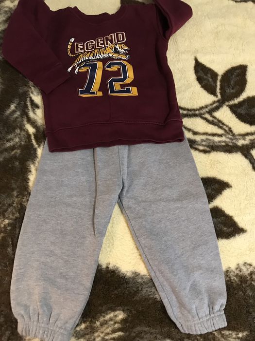 Две блузки и спортно долнище за момче с мъхеста материя отвътре за 2 г