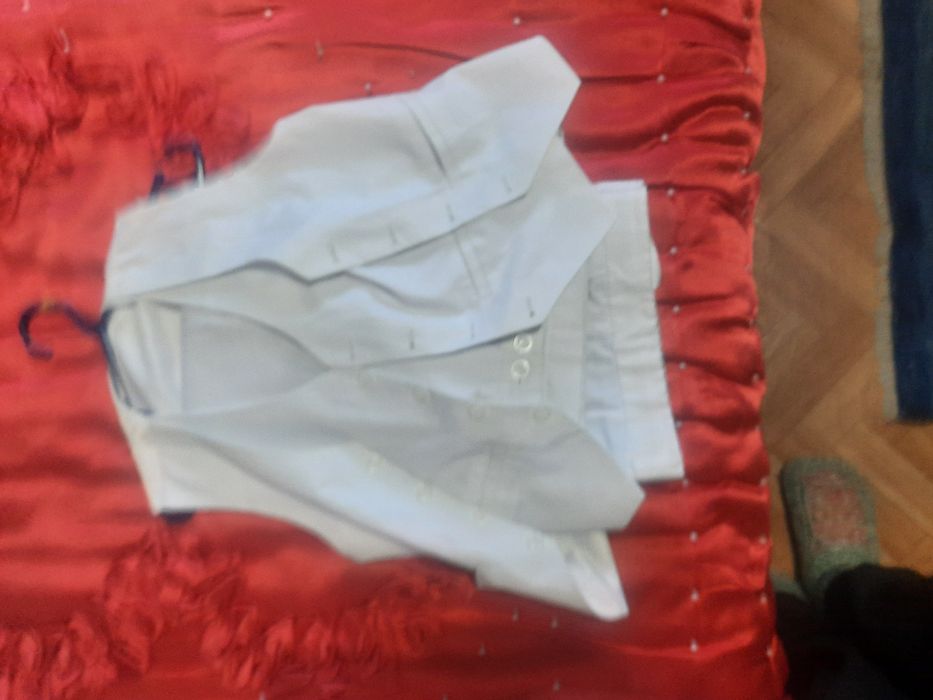 Белые брючные костюмы