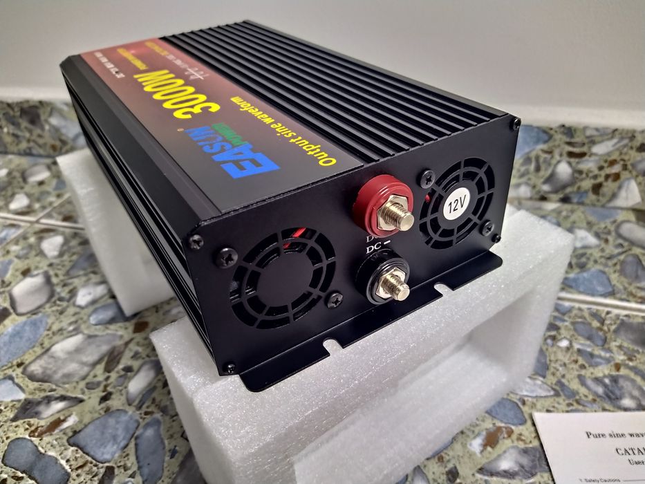 Invertor EASUN  cu Undă Sinusoidală Pură DC 12V /AC220V Putere 3000W