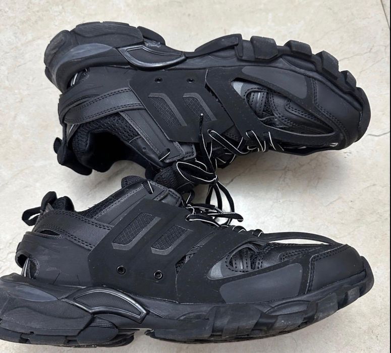 Balenciaga track 44