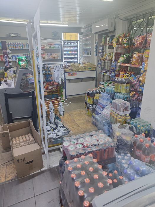Задаётся магазин в аренду