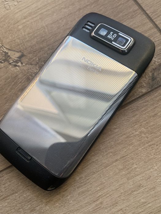 Nokia e72 рабочий с зарядкой