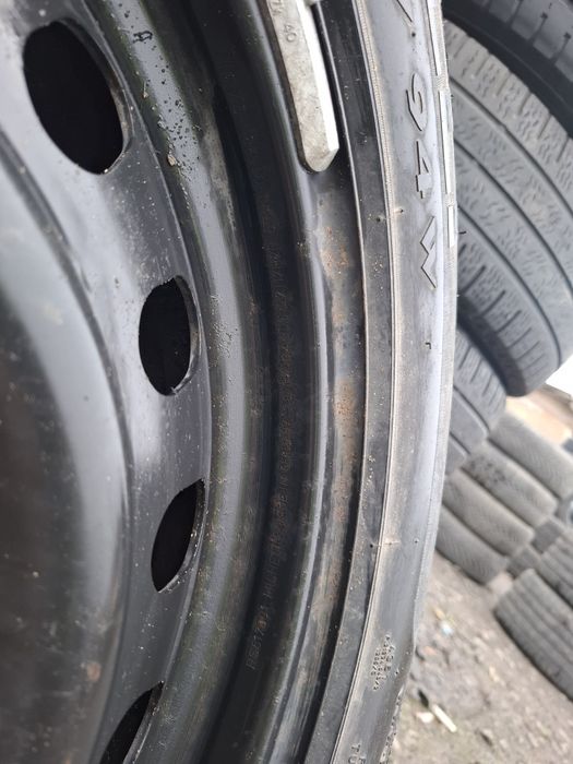 Vand roata rezerva R 17 cu anvelopa noua 215 55 17 pireli