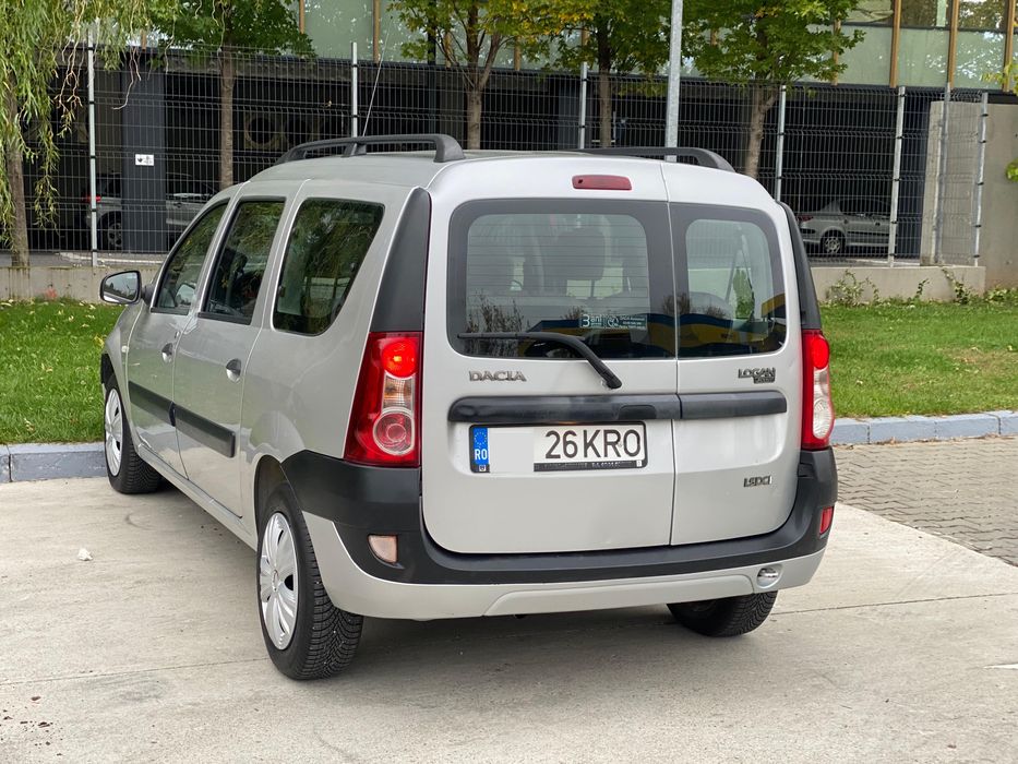 Dacia Logan Mcv Laureat 1.5 DCi 85 CP i rosu