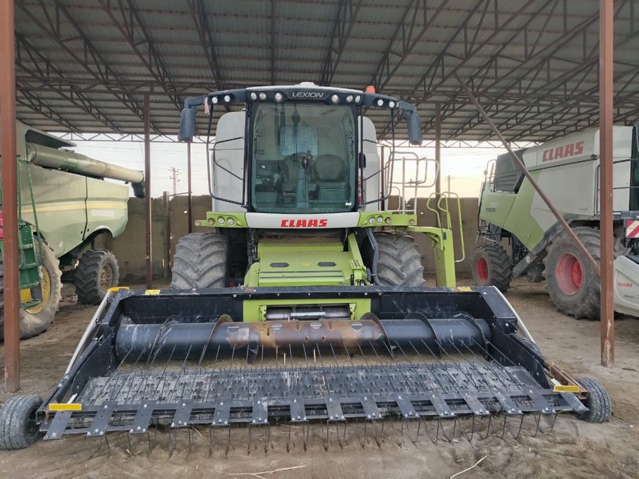 CLAAS LEXION 750 Рисовый комбайн