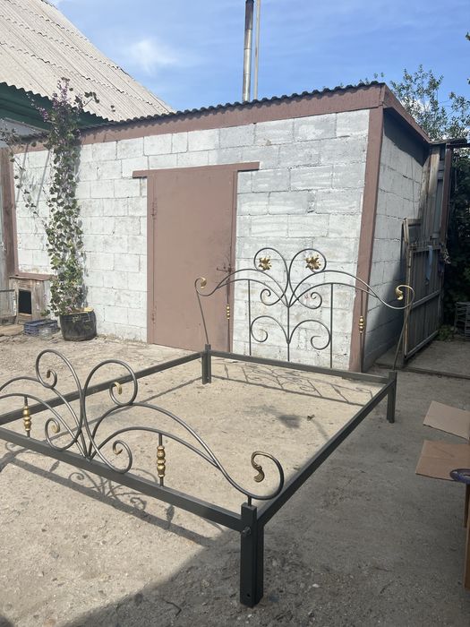 Продам кровать металлическую