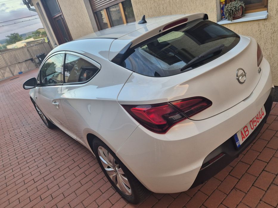 Opel astra coupe GTC
