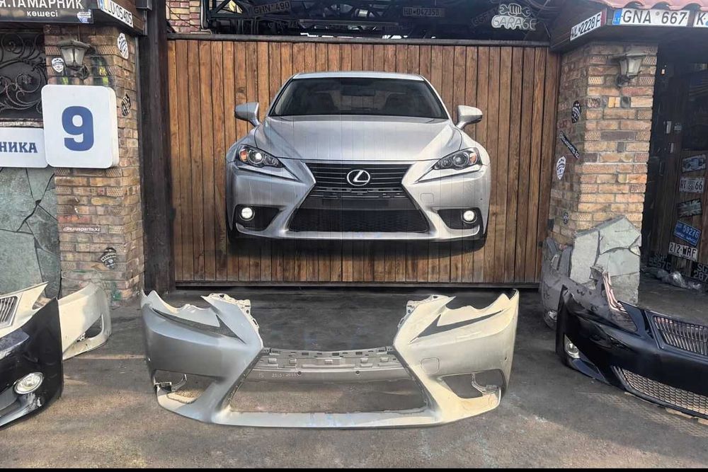 Бампер  LEXUS IS-250