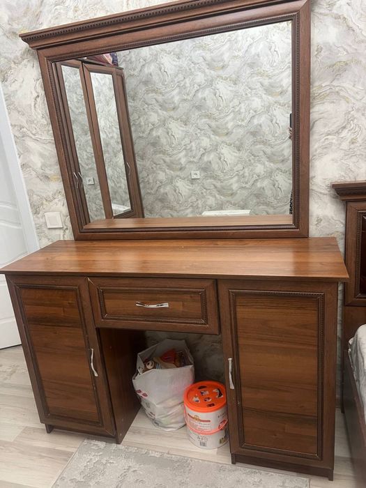 Продается спальный гарнитур