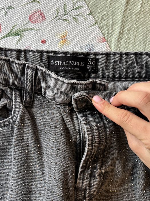 Бляскави дънки,марка-stradivarius.