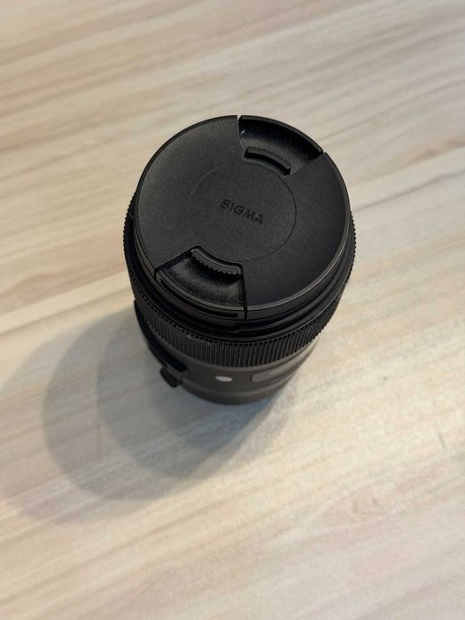 Продавам Sigma 35mm f/1.4 DG HSM Art за Canon EF mount.