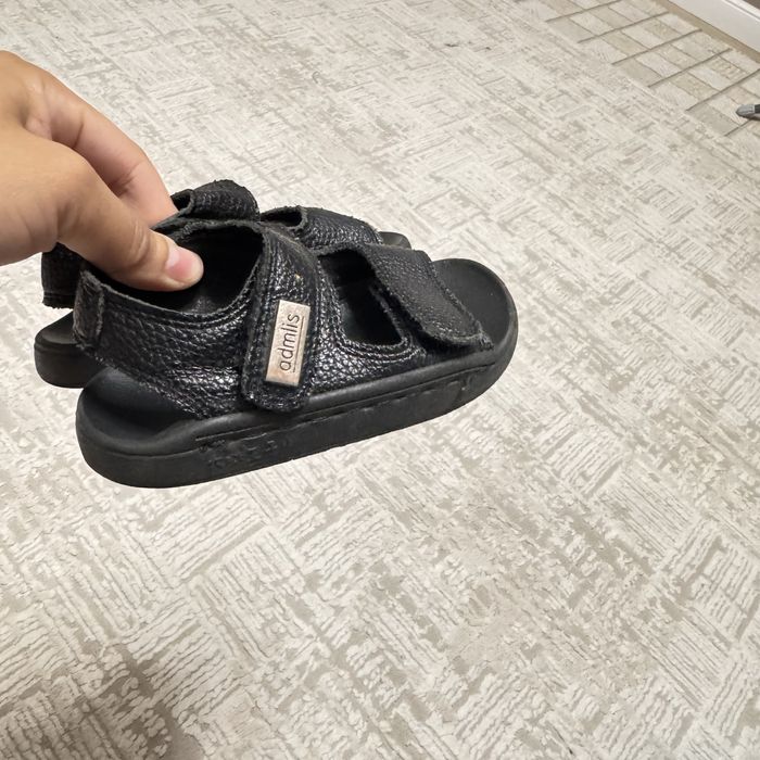 продам детские сандали