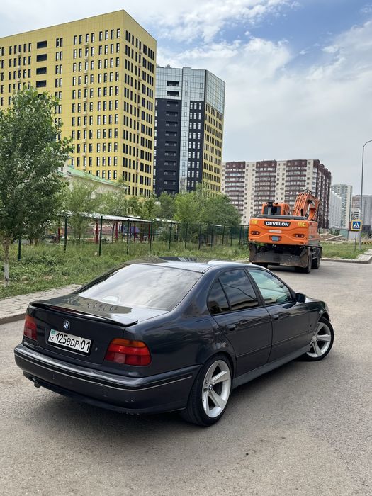 Продам BMW E39  1997 года