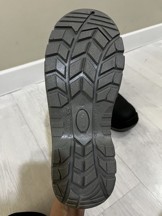 Продам новый спецобувь