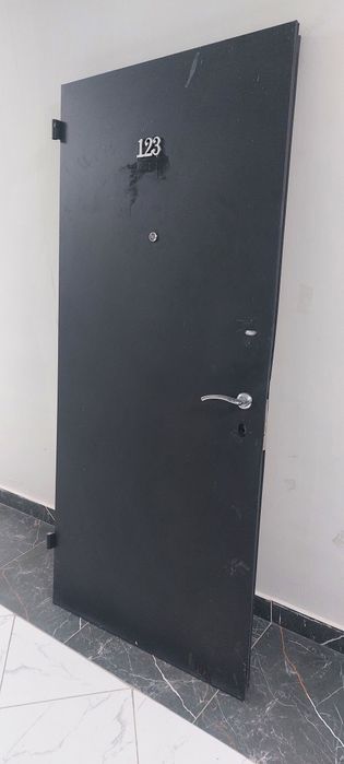 Сыртқы есік левый