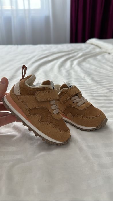 Продам детскую обувь