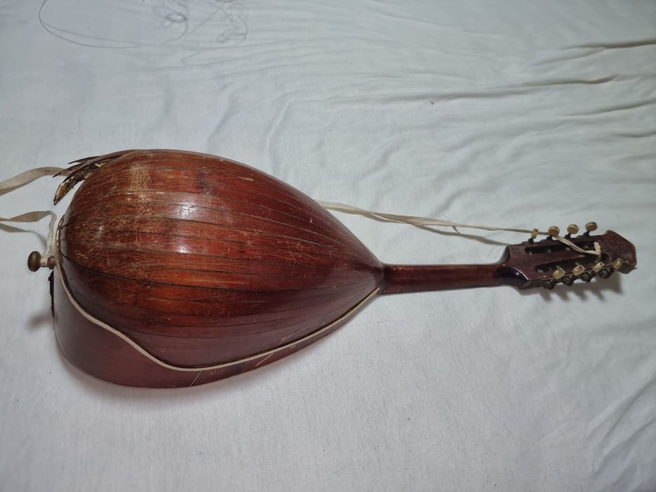 Vand mandolină veche  pentru colecționarivitange.