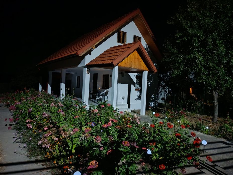 Căsuța din povești,la 6 km de Tg-Jiu.