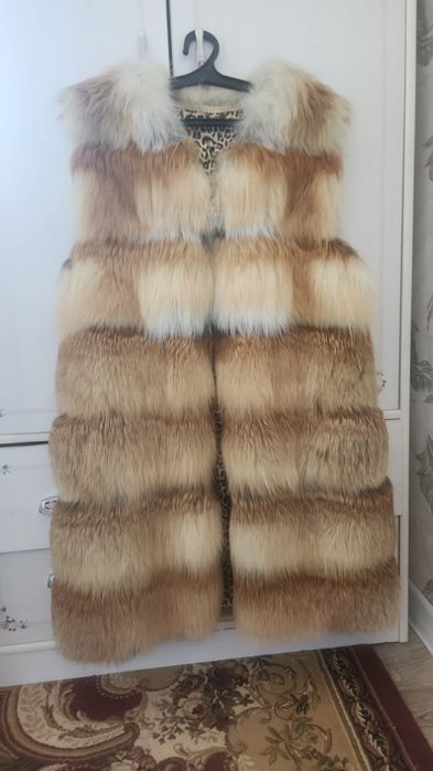 Продам жилетку лиса натуралка