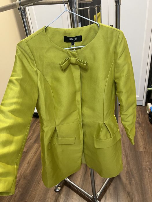 Продам пальто, платья, костюм