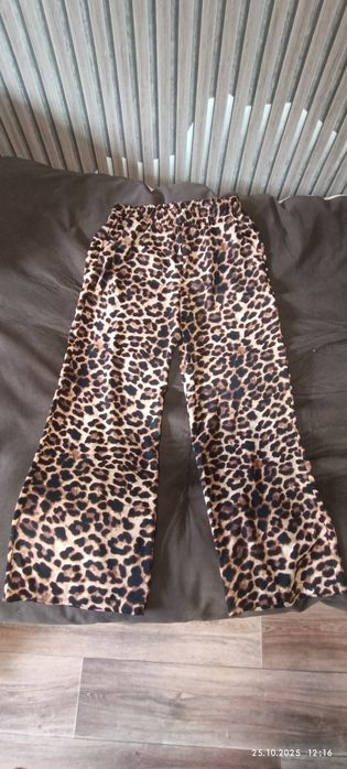 Брючный лёгкий костюм.