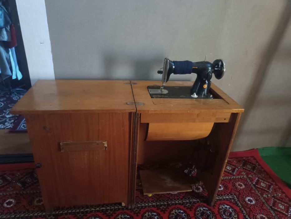 Tikuv mashinasi sotiladi qiziq boʻlsa aloqaga chiqing