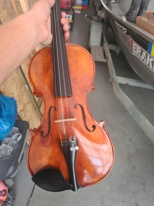 Se vinde vioara academi Hora Reghin