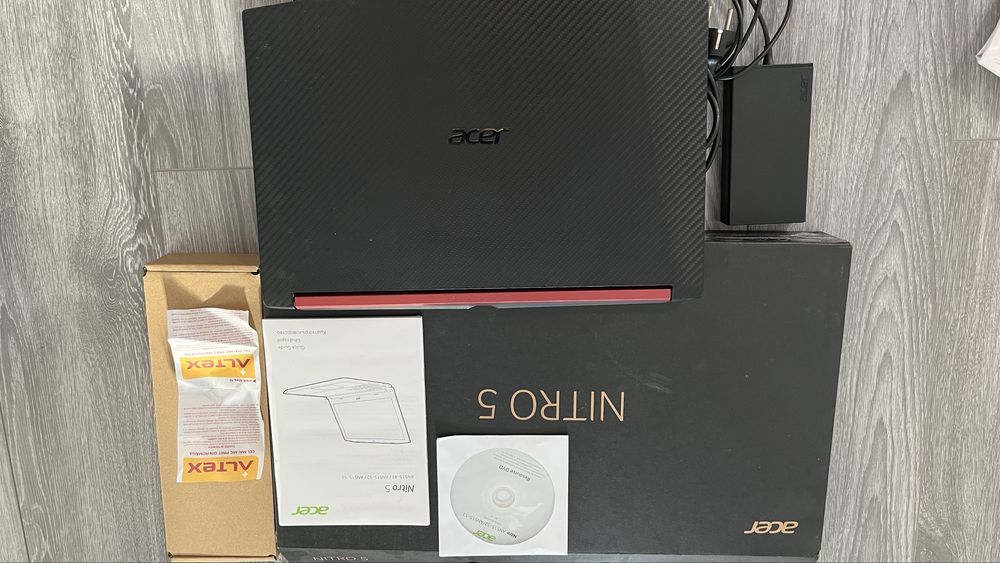 Laptop Acer Nitro 5 (AN515-52-512J) - in cutie cu bon de la Altex