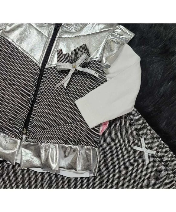 Set 3 piese , vesta metalizata, bluza alba, pantaloni gri stil pipita