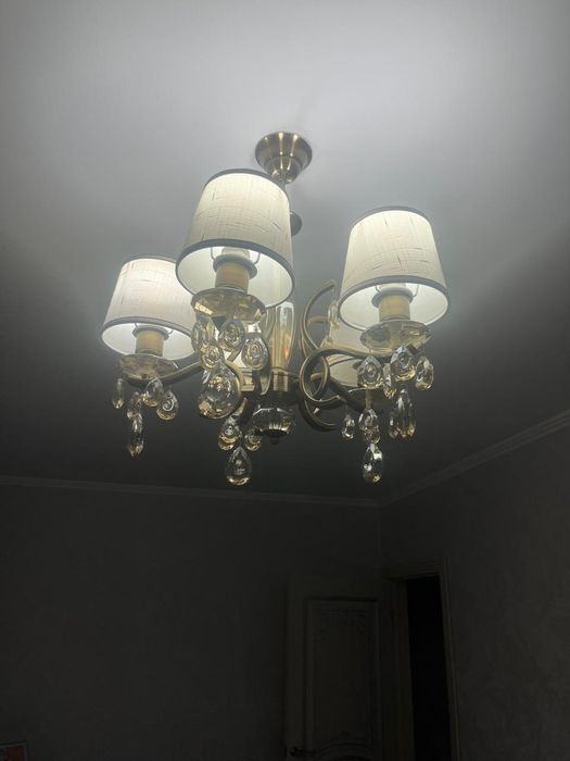 Продам красивую люстру