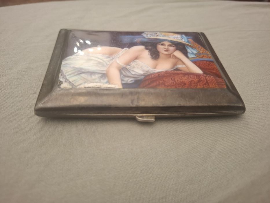 Tabachera veche email