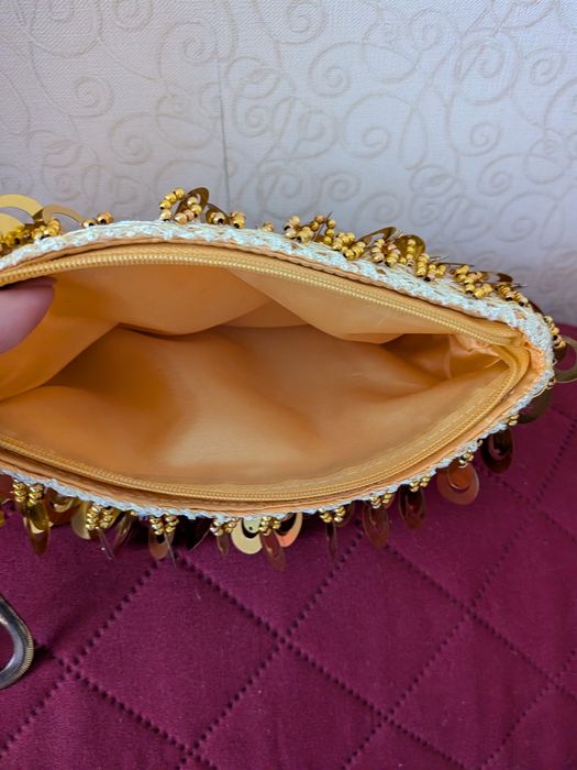 Gentuță ocazie cu paiete aurii