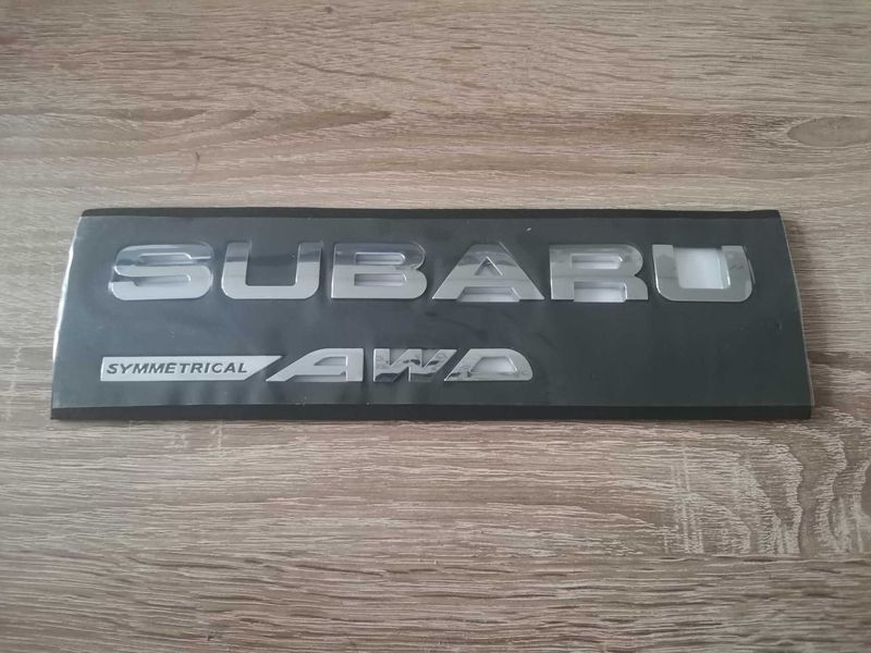 комплект сребристи емблеми SUBARU и Symmetrical AWD