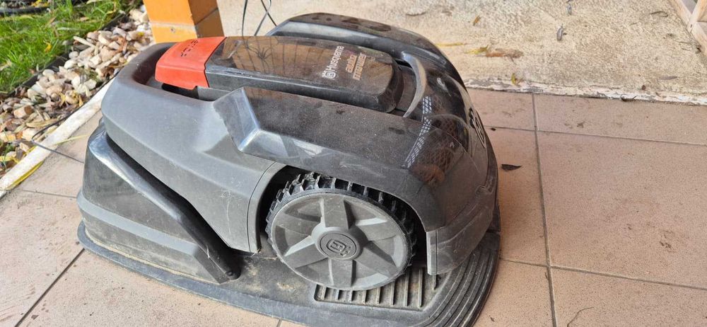 Robot de tuns gazon/iarba Husqvarna Automower 105, aproape nefolosit