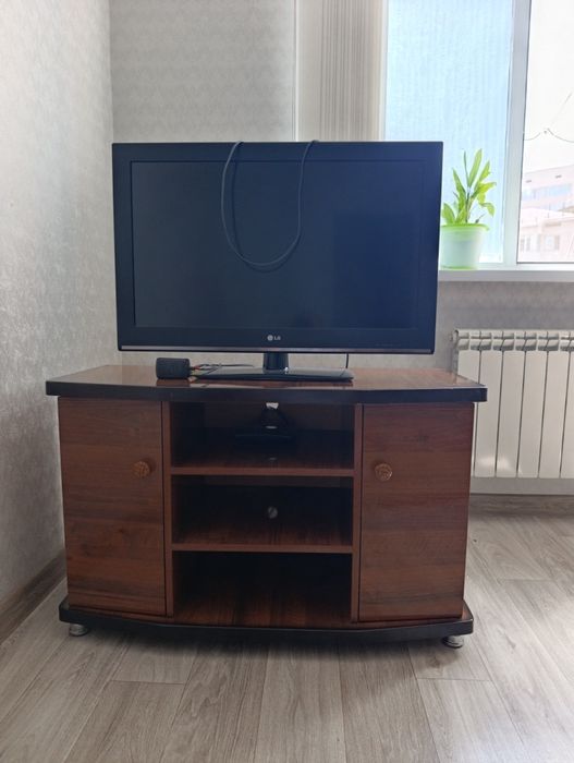 Продается Телевизор LG с подставкой б/у
