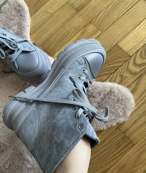 нови обувки converse