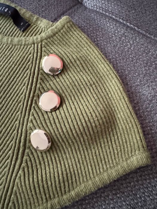 Блуза , без ръкав , плътна материя, неизползвана