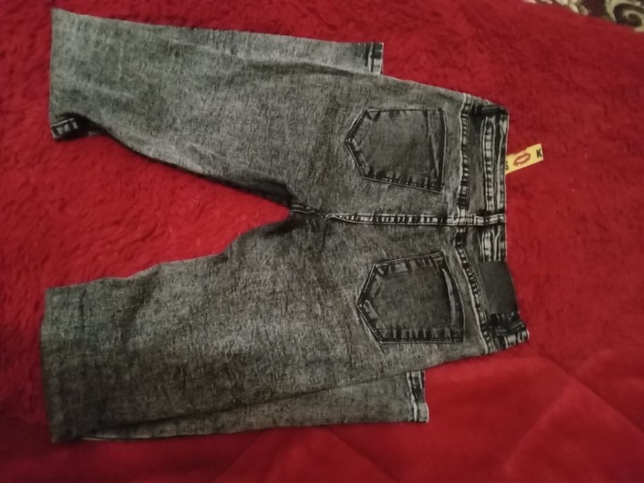 Seriy jensiy shim sotiladi 26 razmeri