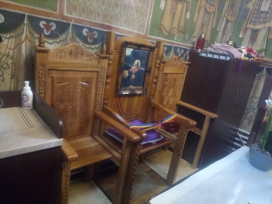 Troițe și mobilier bisericesc