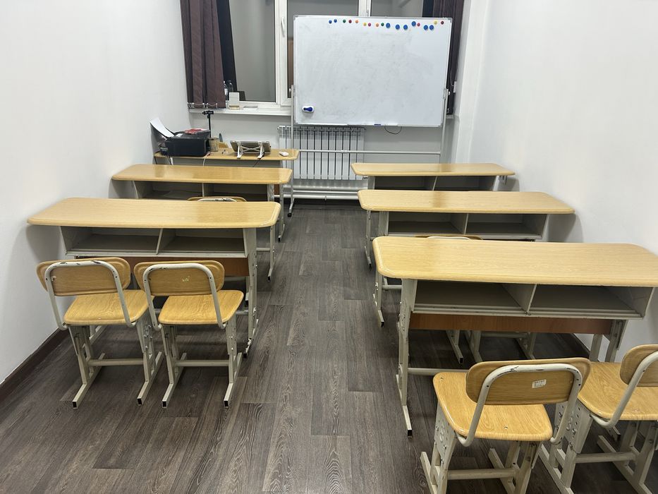 Парта со стульями